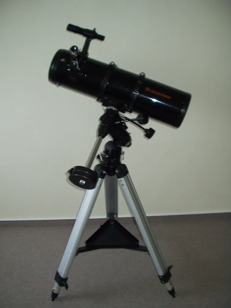 Newton-Teleskop mit 150 mm Öffnung auf parallaktischer Montierung