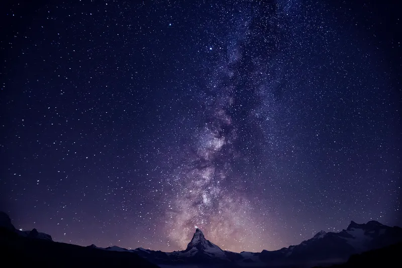 Die Milchstraße über dem Matterhorn